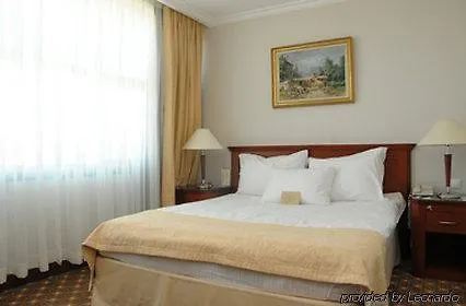 Midi Hotel 4*